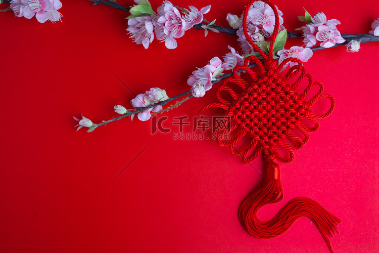 红色与农历新年节日装饰品李子花 高清摄影大图 千库网