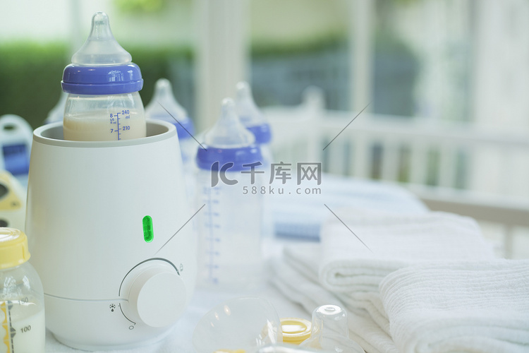 瓶温暖和婴儿食品温暖与副本空间高清摄影大图 千库网