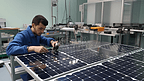 新能源太阳能发电实验室生产摄影图