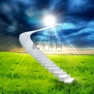 在绿草的背景下,延伸到明亮天空的白色梯子.