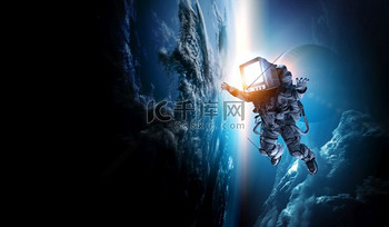 太空人用旧显示器代替头这张照片由NASA提供以监视器为首的宇