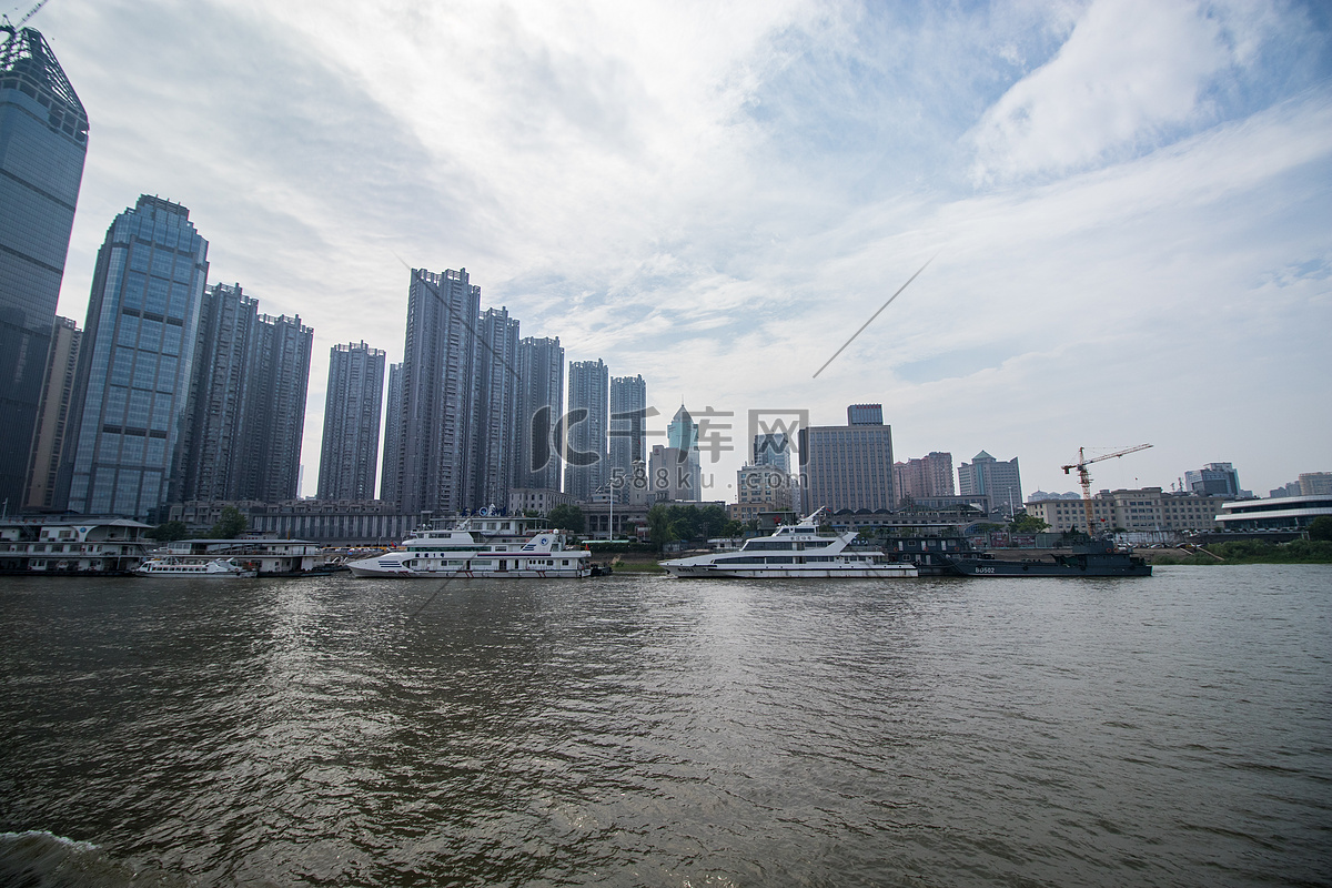 稳步发展，铸就辉煌 - Steady Development, Creating Glory