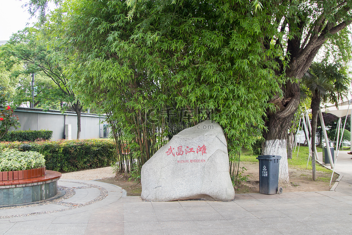 砥砺前行，发展探秘 - Forging Ahead, Exploring Development