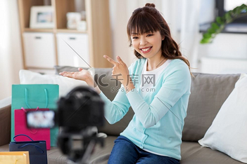 上衣袋放东西图片_上衣袋放东西素材-上衣袋放东西图片大全-千库网