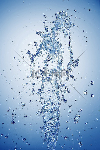 水花溅起天空泡沫飘