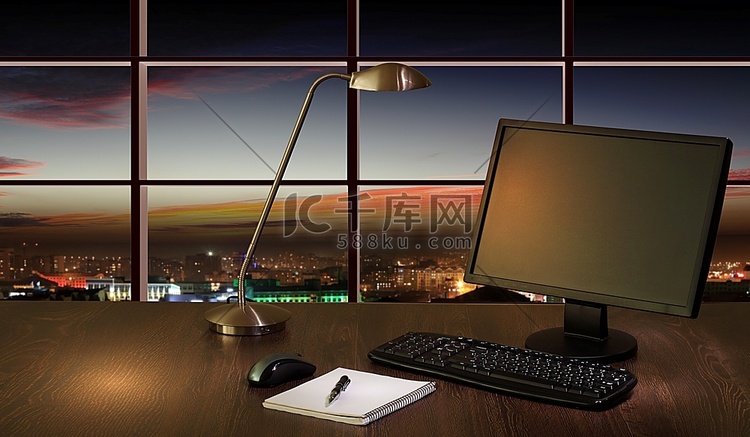 晚上在办公室工作的地方,从窗户可以看到城市景色高清摄影大图-千库网