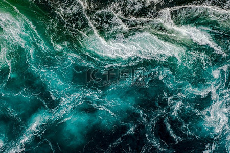 河水和大海的波浪在高潮和低潮时相遇。挪威诺德兰萨尔特斯特劳曼的漩涡高清摄影大图-千库网