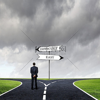 十字路口做选择企业vip免费下载摄影图商人在十字路口选择成功方向企