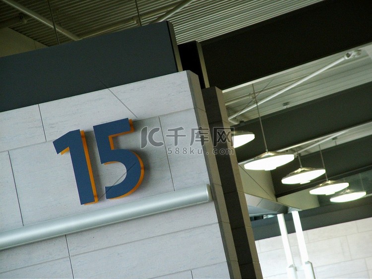 15号登机口从机场登机口出发。高清摄影大图 千库网