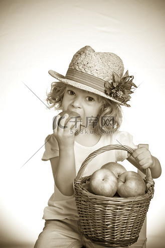 小孩吃苹果简笔画图片