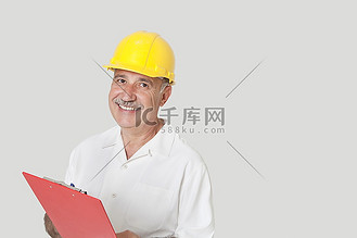 肖像插画幸福的高级建筑工人
