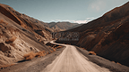 Cinematic路landcape。阿根廷阿尔蒂普拉诺胡玛瓦卡山谷
