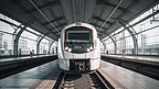 高铁动车站站台一辆和谐号白色列车的车头
