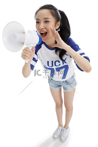 侧面话筒图片素材_拿着话筒大喊的年轻女人