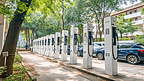 新德里/印度- 2020年8月8日:政府办公室周围的充电站已被政府车队使用。最近，公共电动汽车充电广场落成。

