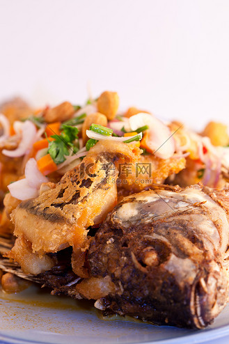 美味的泰国菜搅拌鱼露