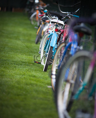 下载摄影图自行车停放处个人vip和企业vip免费下载摄影图租用自行车