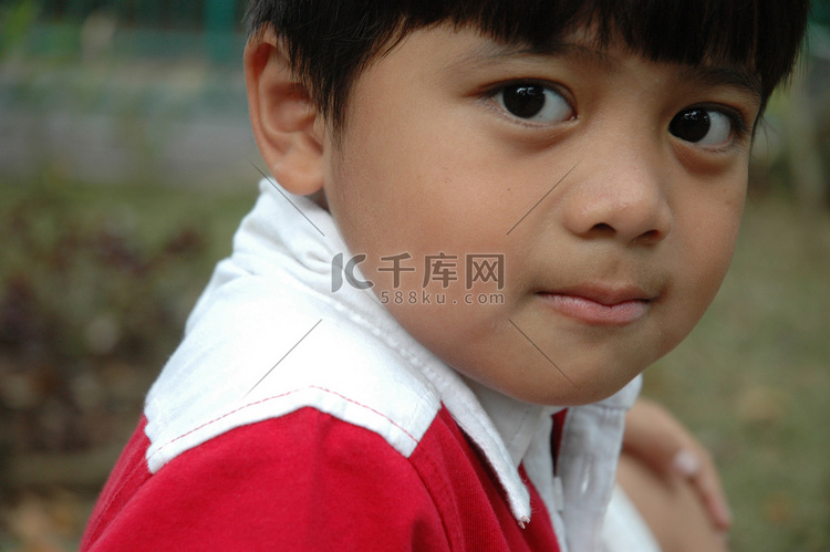 男孩喜欢打足球吗为什么，男孩喜欢打足球吗为什么呢