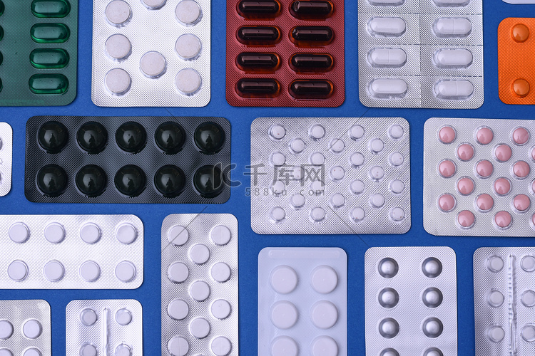 泡罩包装中的药片和胶囊。高清摄影大图-千库网