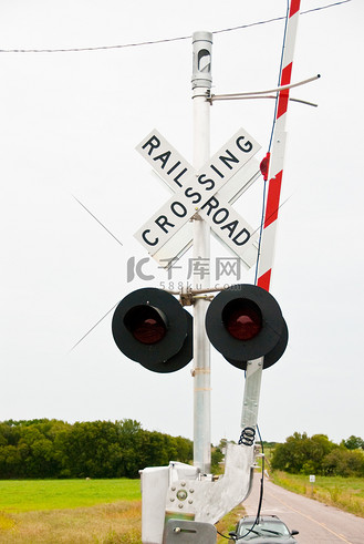铁路道口信号灯图片_铁路道口信号灯素材-铁路道口信号灯图片大全-千