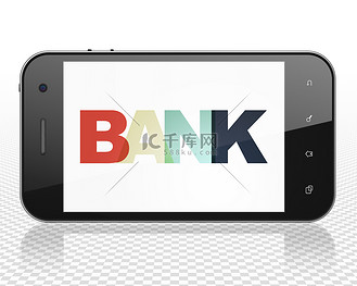 金钱概念：有银行的智能手机在显示