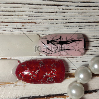 多色指甲油交错图片_多色指甲油交错素材-多色指甲油交错图片大全-千