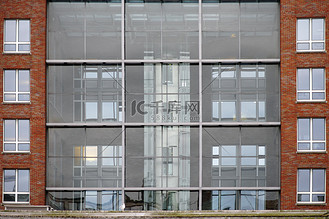 房子企业vip免费下载免抠元素带车库和停放汽车的乡村住宅室外立面