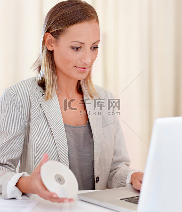 备份一些文件。高清摄影大图-千库网