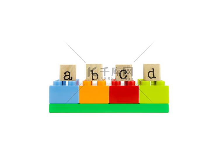 木邮票和彩色玩具积木上的 abcd 字高清摄影大图-千库网