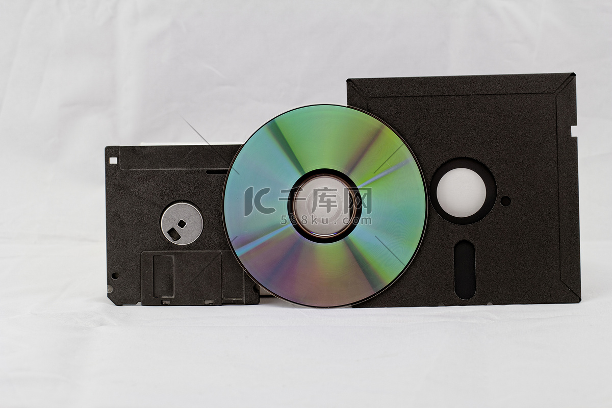 老式软盘和 CD DVD高清摄影大图-千库网