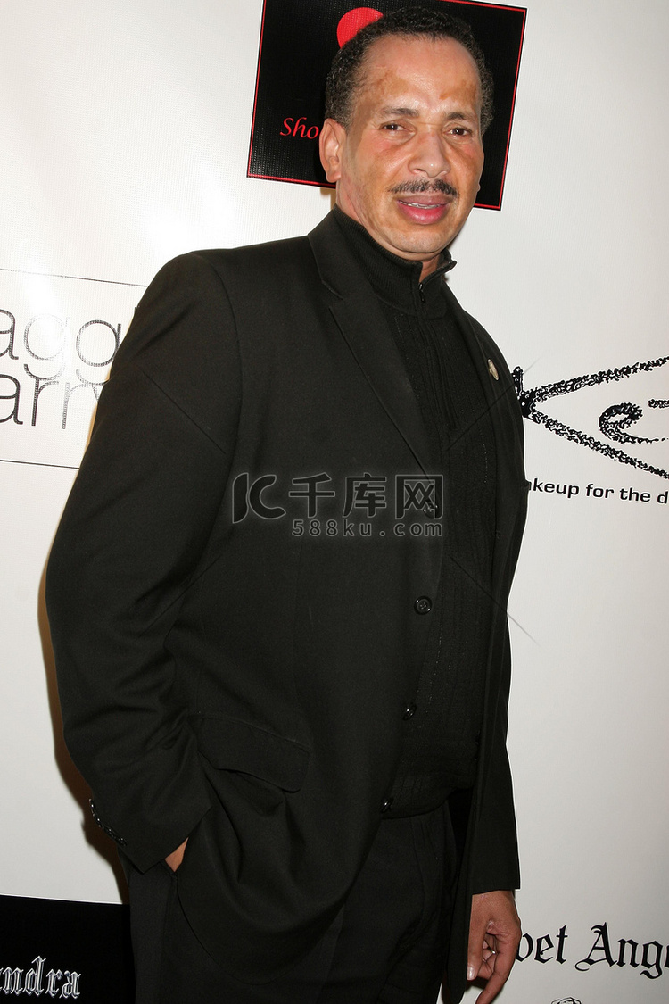 贾维·哈切森 (Jarvee Hutcherson) 在为新环球唱片艺人“亚历山德拉”举办的特别红地毯活动中。高清摄影大图千库网