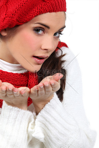 女人在空中飞吻