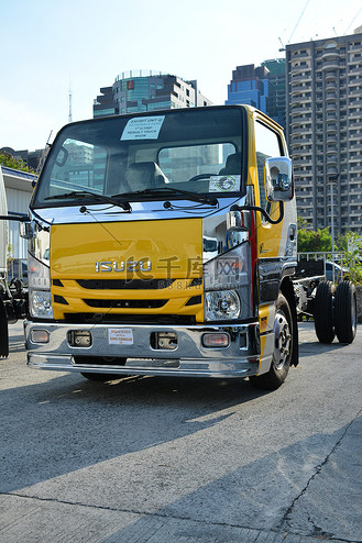 菲律宾帕西格的五十铃裸底盘卡车