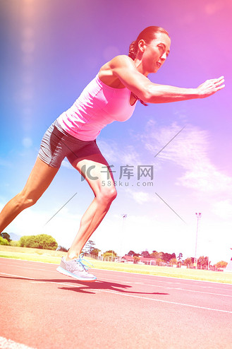跑道上奔跑的人图片_跑道上奔跑的人素材-跑道上奔跑的人图片大全-千