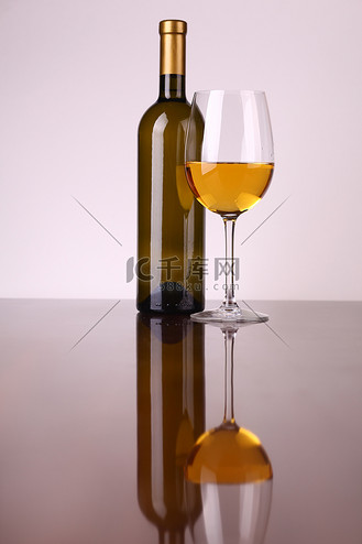 雷司令葡萄酒图片_雷司令葡萄酒素材-雷司令葡萄酒图片大全-千库网