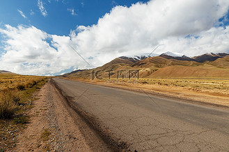 纳林图片素材_A367高速公路经过吉尔吉斯斯坦纳伦地区