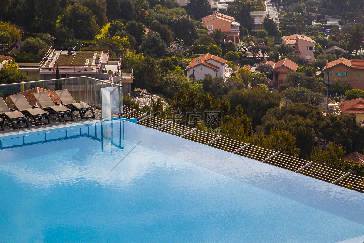 水光 晃动 赤裸的身体 若隐若现 泳池幻境 描绘出 迷离 挑逗 引爆 渴望