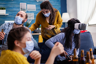 女人玩虚拟现实游戏好吗_虚拟现实应用技术女生学怎么样