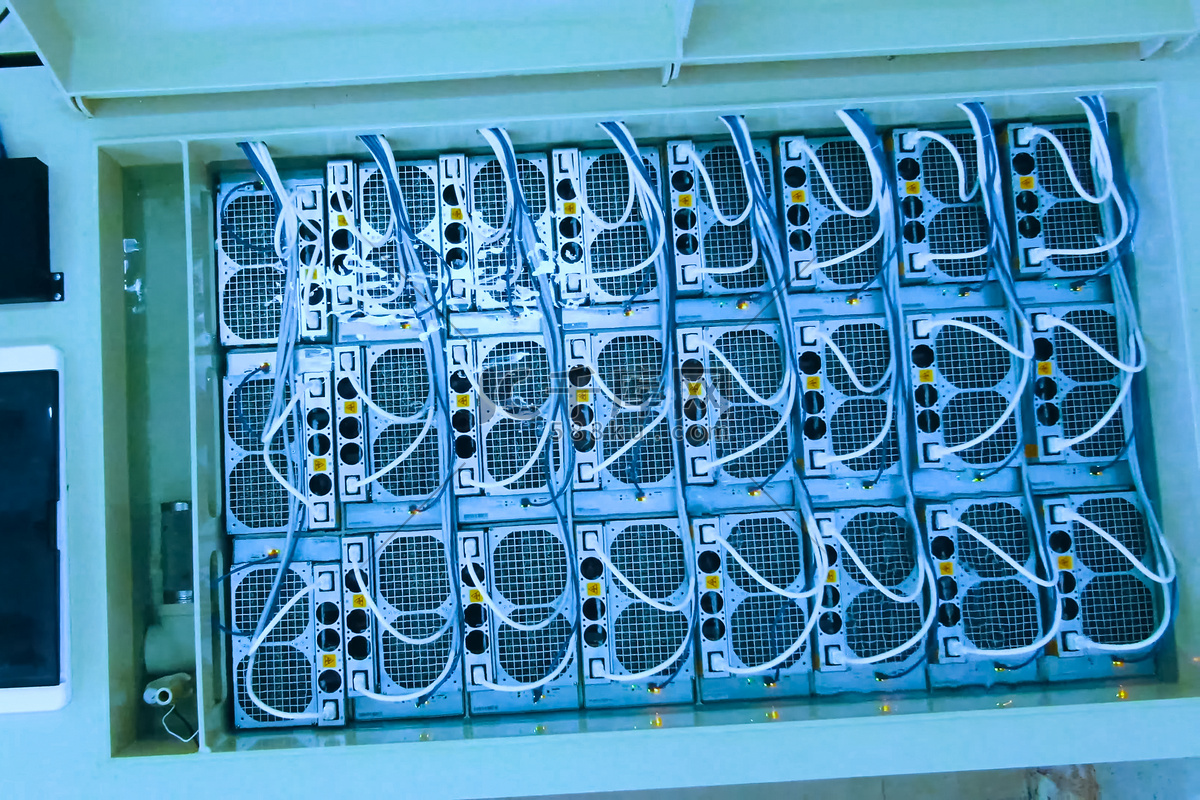 矿场水冷，液态设备。高清摄影大图-千库网