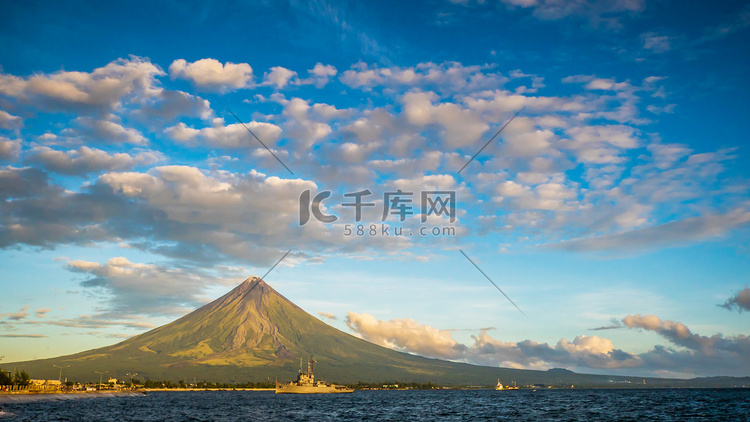 马荣火山是一座活跃的成层火山，位于菲律宾吕宋岛比科尔地区阿尔拜省。高清摄影大图-千库网