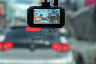 汽车录像机记录在街道上的一次事故