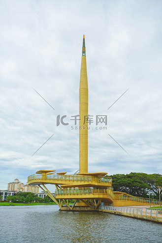 名为千年纪念碑,普特拉贾亚,马来西亚的金色纪念碑