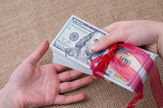 摄影图用丝带捆扎的一捆美元钞票个人vip和企业vip免费下载摄影图用