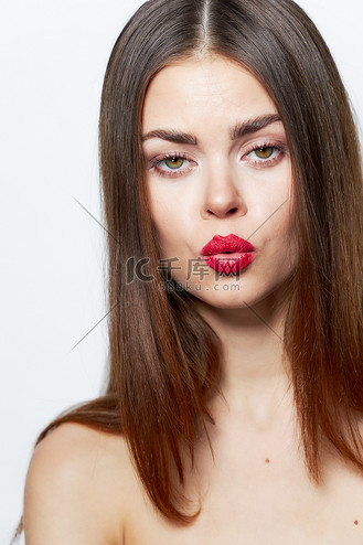 女人主动发嘴唇的表情图片