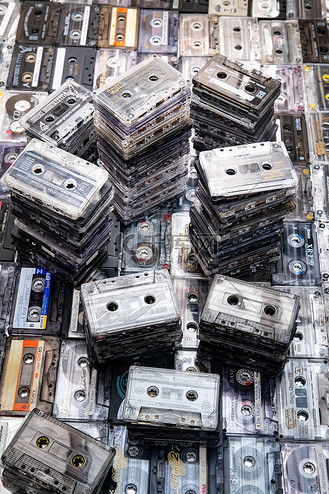 2021 年 3 月 28 日,白俄罗斯明斯克.大量录音带.