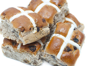 新鲜一批复活节十字面包