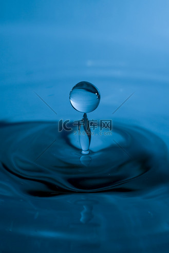 一滴水图片素材_一滴水