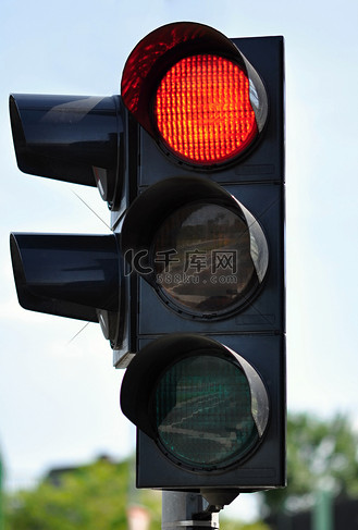 红灯亮起的信号量