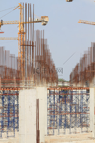 钢筋混凝土钢框架拔地而起的建筑工地