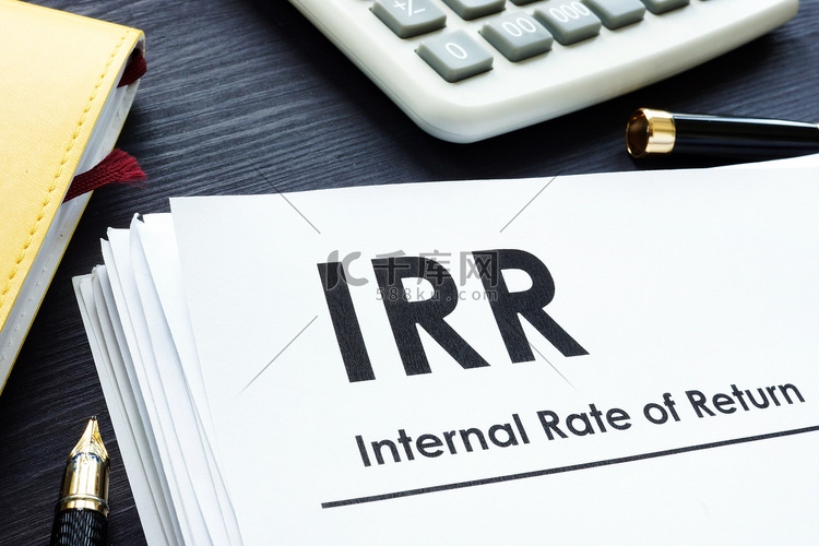 表格上的内部收益率 IRR 报告。高清摄影大图-千库网